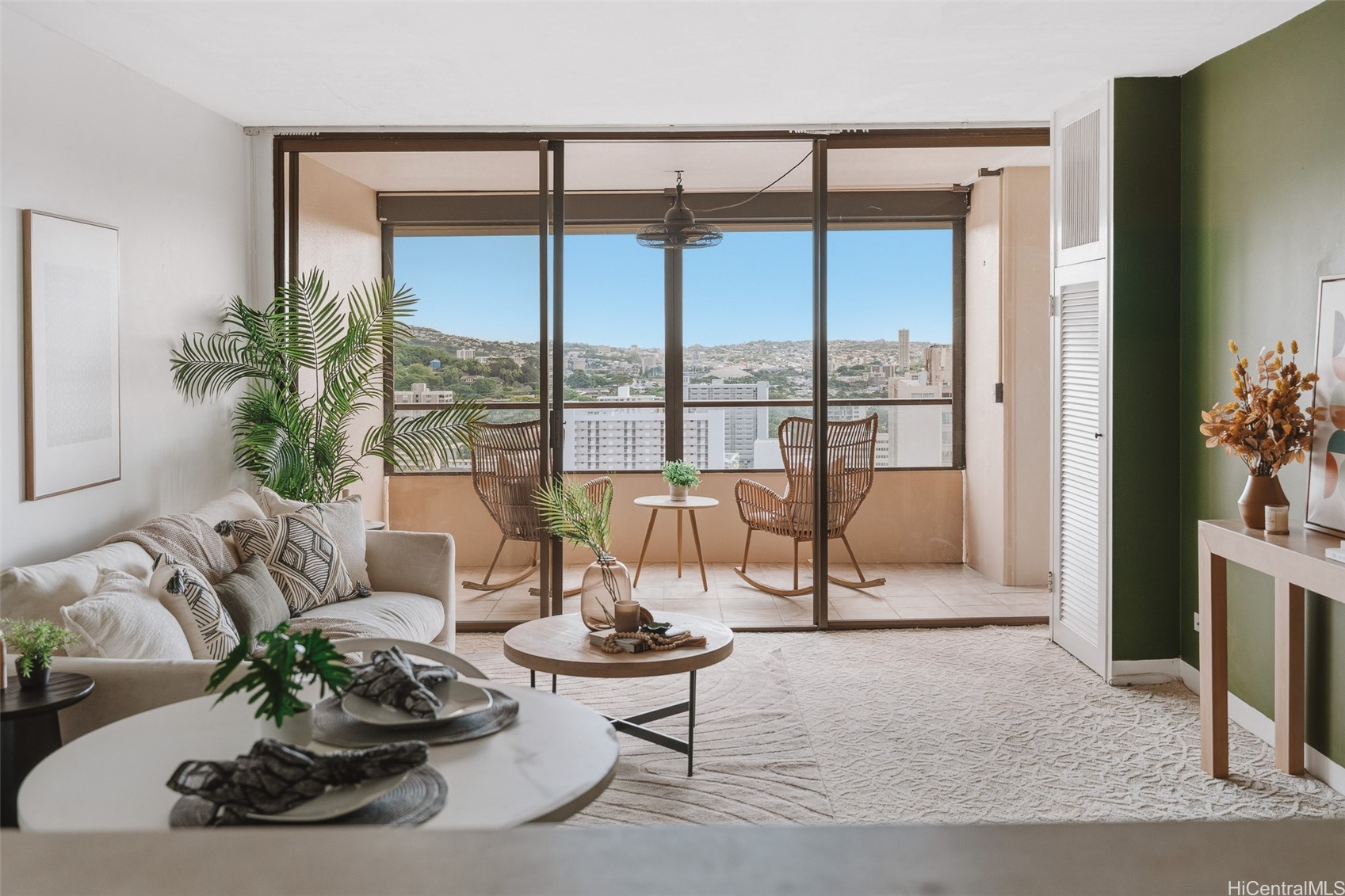 1717 Mott Smith Drive 2403