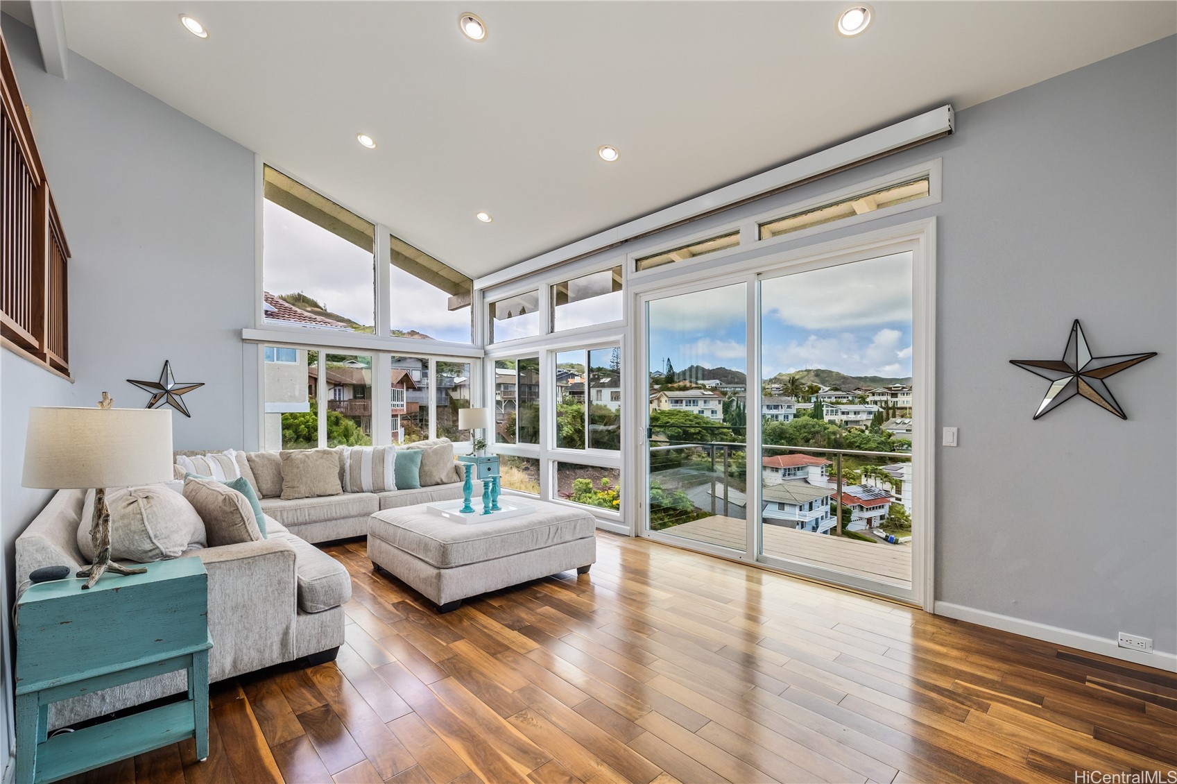 1048 Kaupaku Place