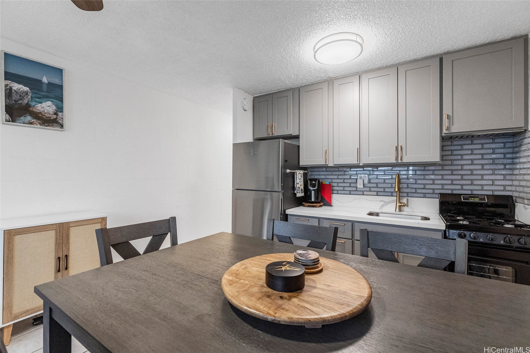 1863 Kaioo Drive 302
