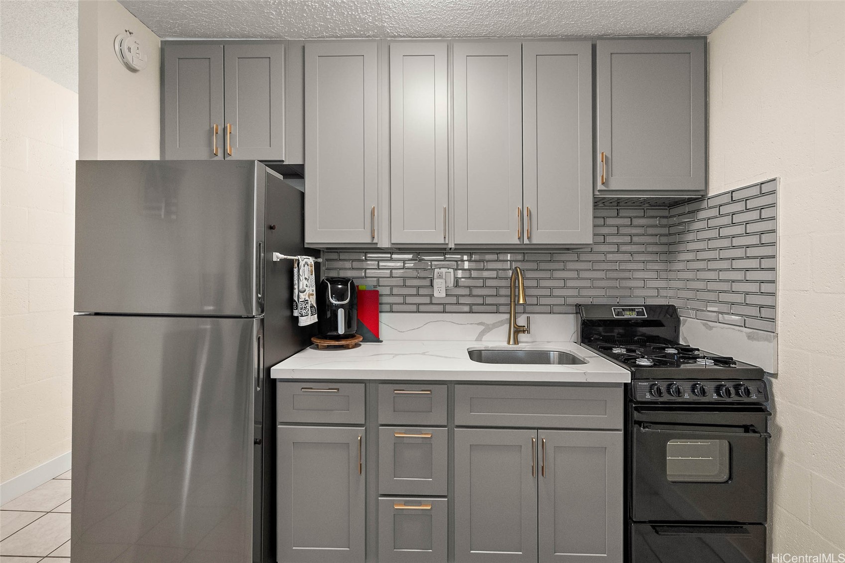 1863 Kaioo Drive 302
