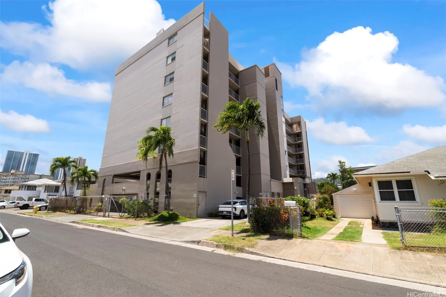 Honolulu, Hawaii 96826, United States, 1 Bedroom Bedrooms, ,1 BathroomBathrooms,Residential,Active,241468