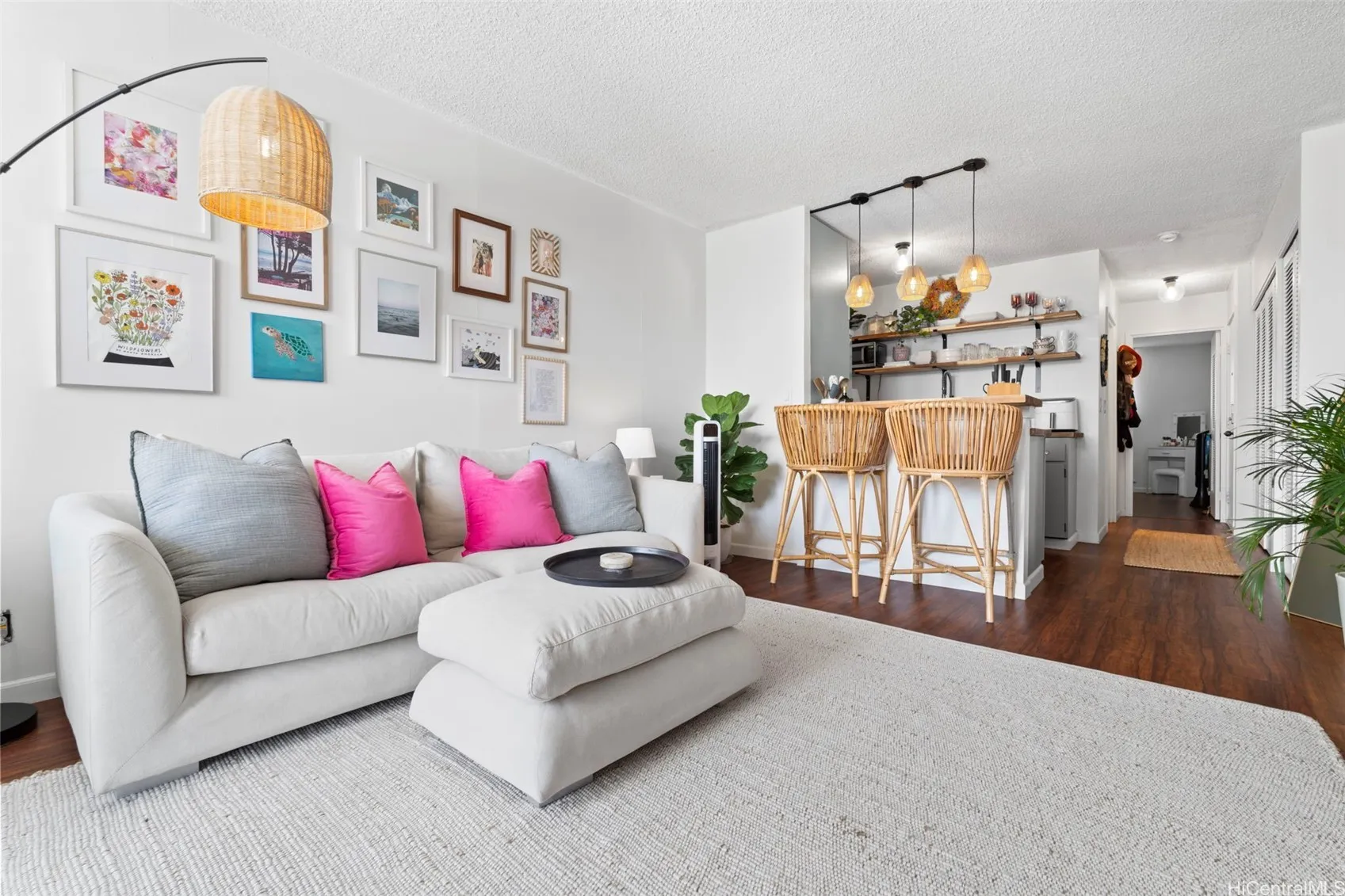 Honolulu, Hawaii 96826, United States, 1 Bedroom Bedrooms, ,1 BathroomBathrooms,Residential,Active,241468