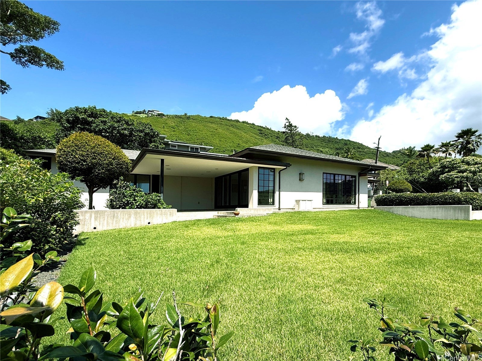 2346 Manoa Road