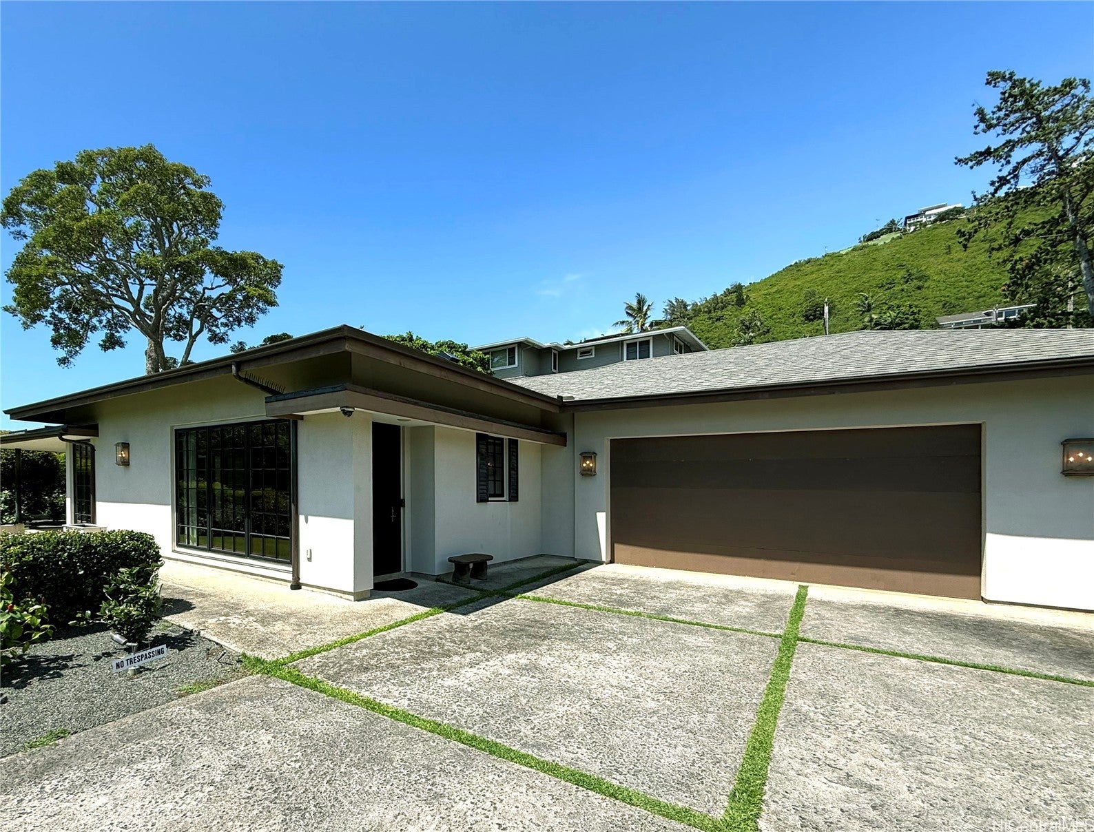 2346 Manoa Road
