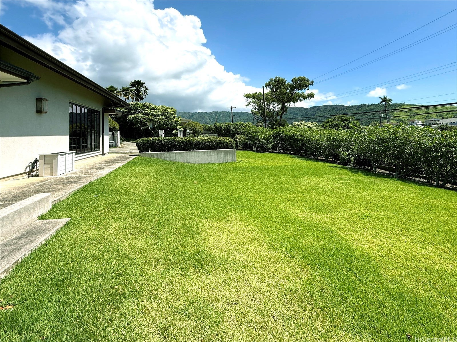 2346 Manoa Road