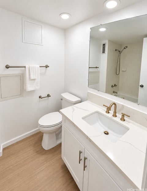 Photo of 364 Seaside Avenue #710, Honolulu, HI 96815 (MLS # 202614841)