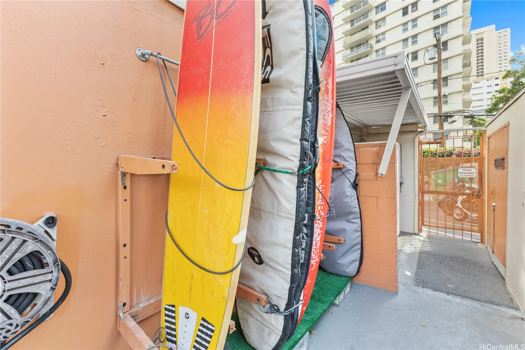 Honolulu, Hawaii 96815, United States, 1 Bedroom Bedrooms, ,1 BathroomBathrooms,Residential,Active,127304