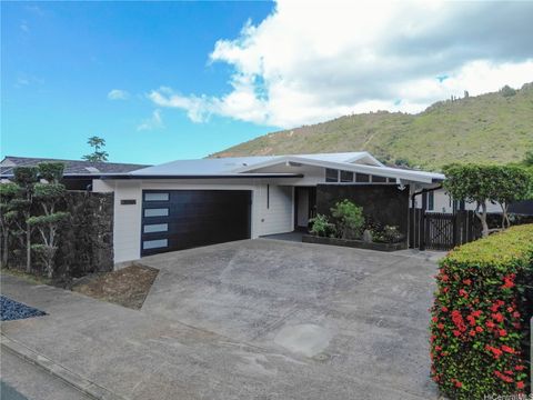 Photo of 3066 Hiehie Street, Honolulu, HI 96822 (MLS # 202521663)