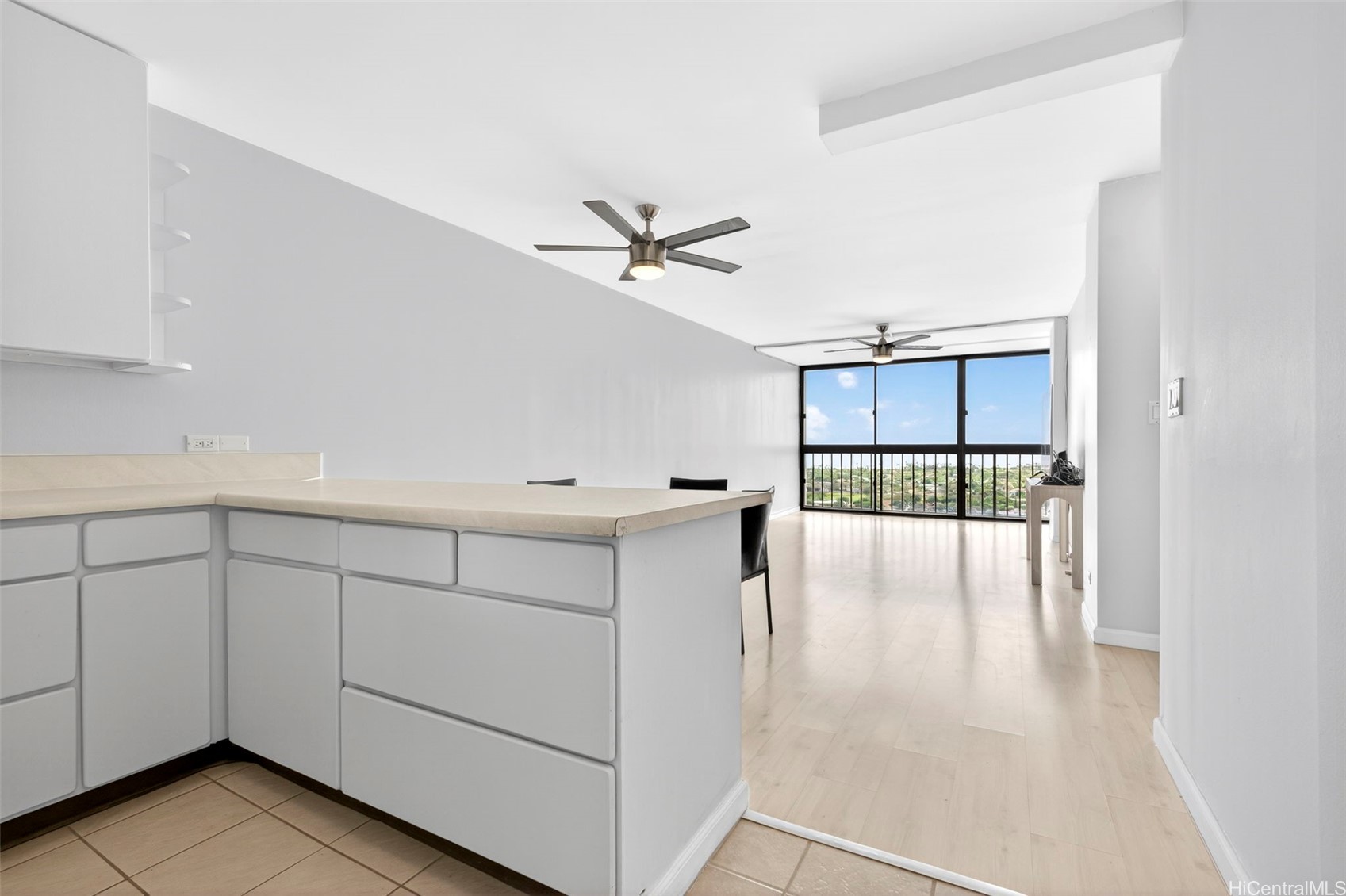 4300 Waialae Avenue A2002