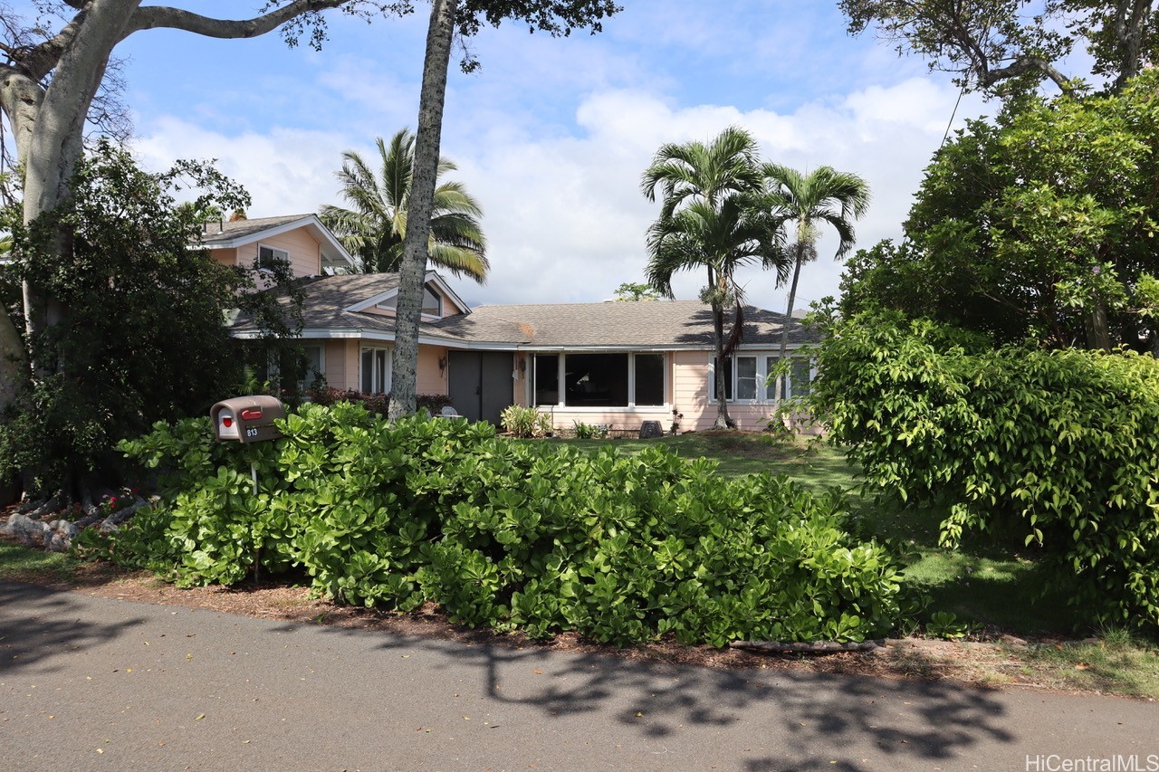 813 Maluniu Avenue