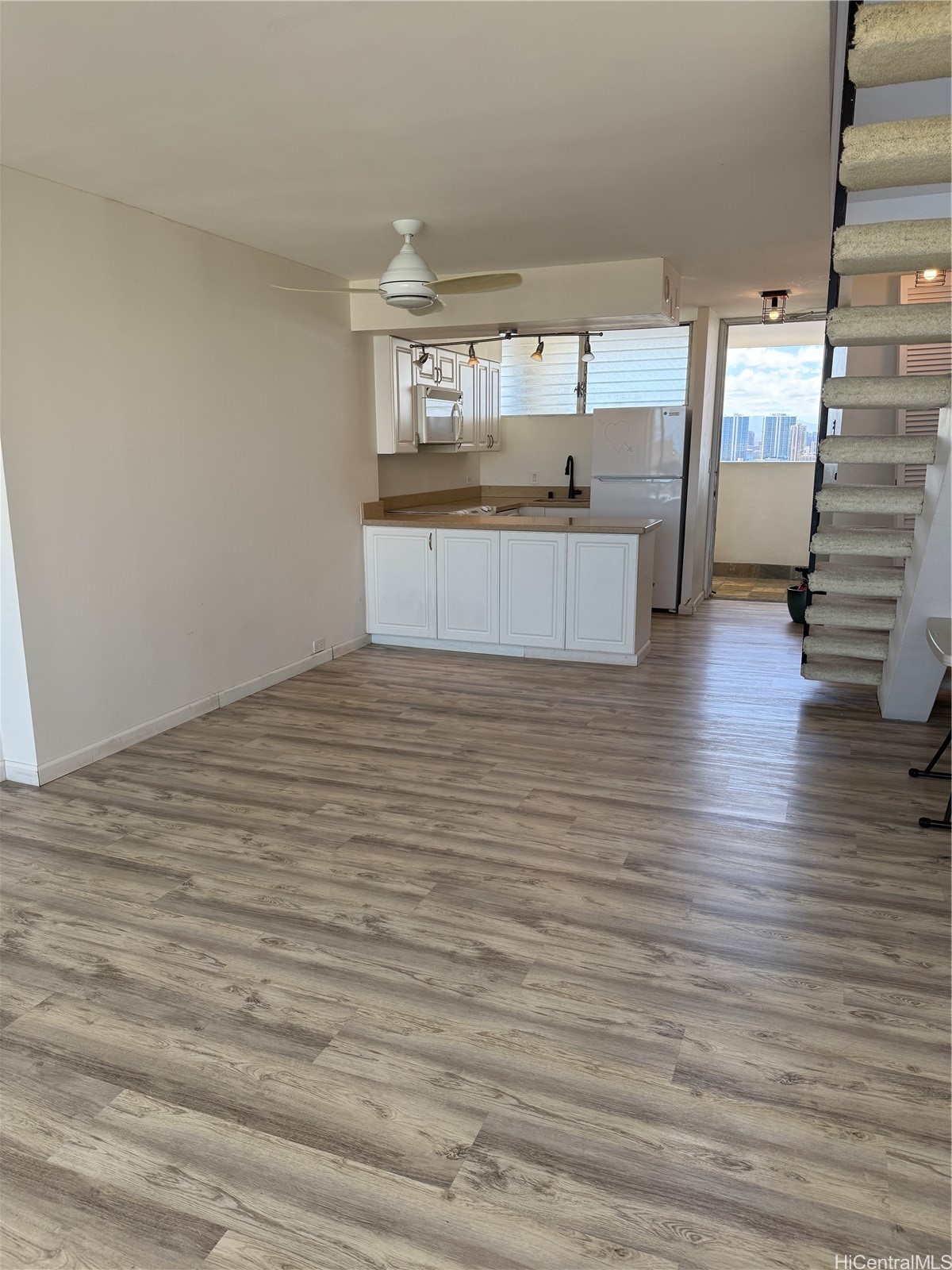 555 University Avenue 3207