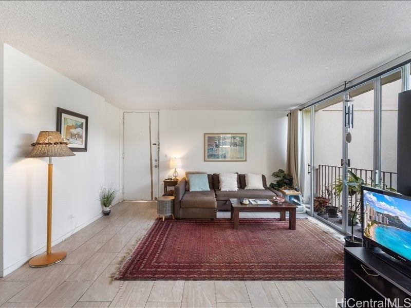 1634 Makiki Street 205