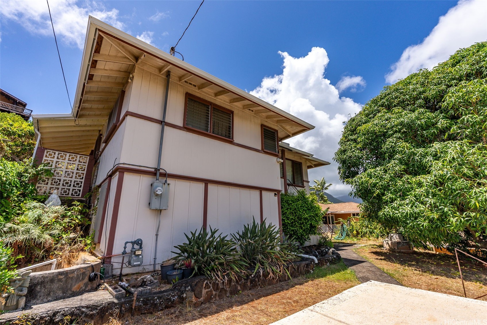 1227 Mowai Street