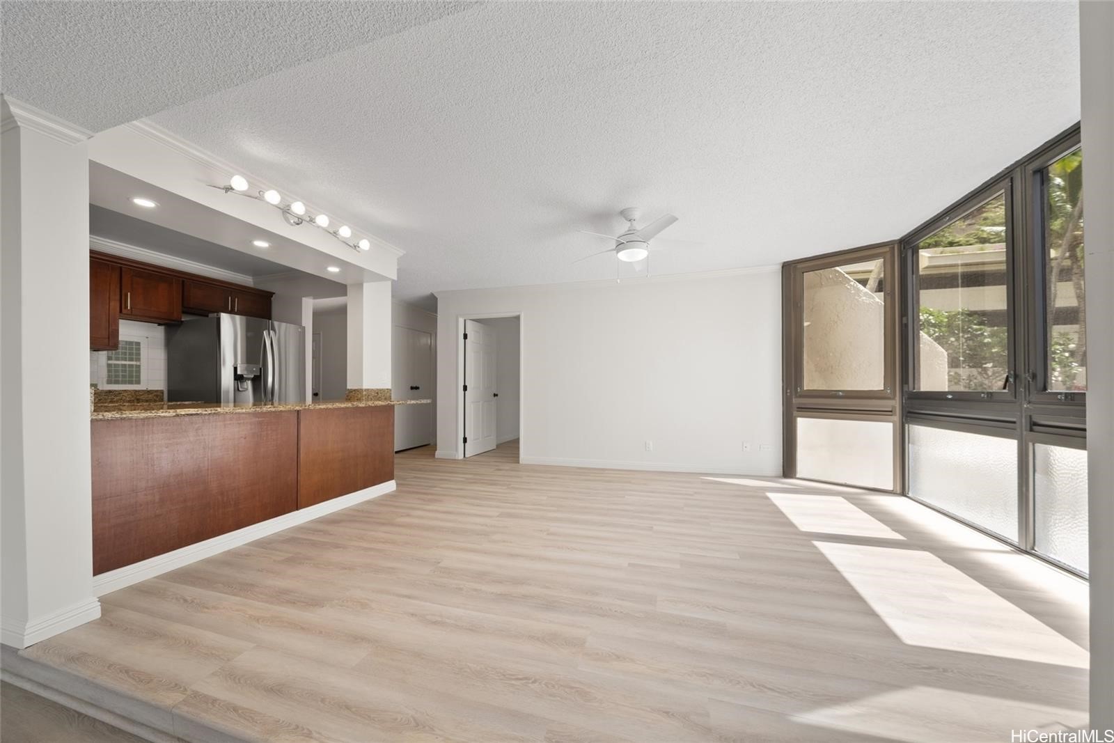 521 Hahaione Street 2/2L