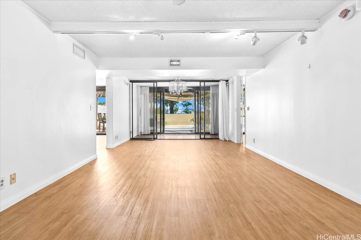 1600 Ala Moana Boulevard 306