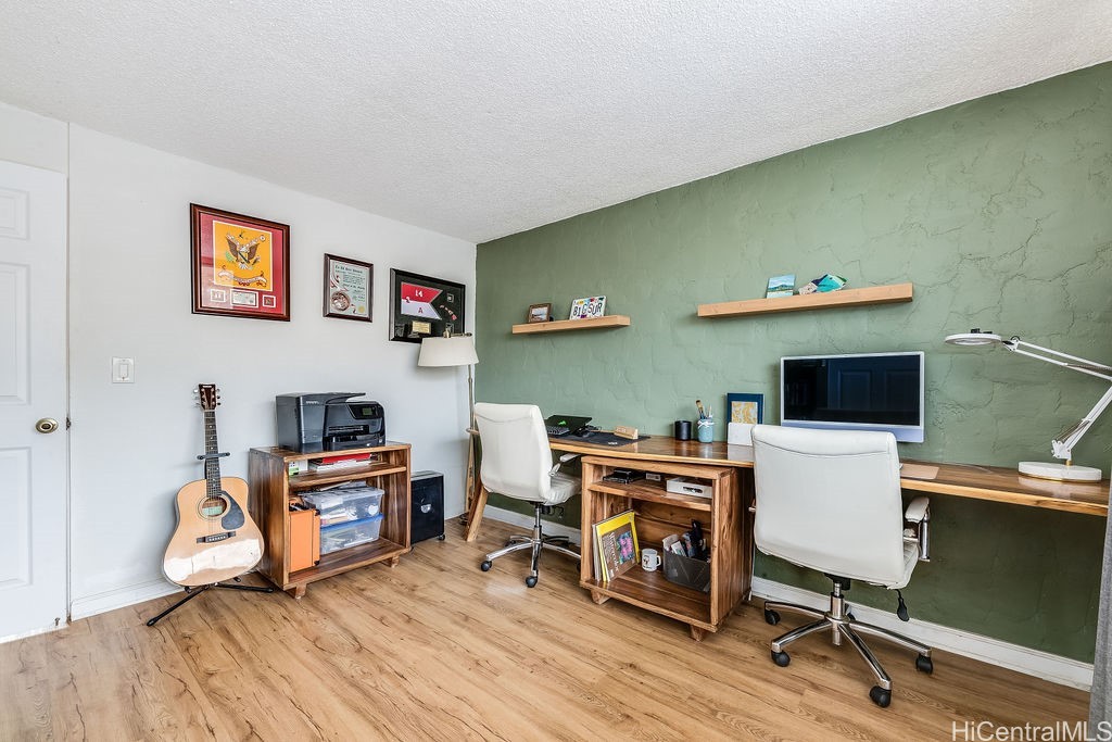 68-090 Au Street 305