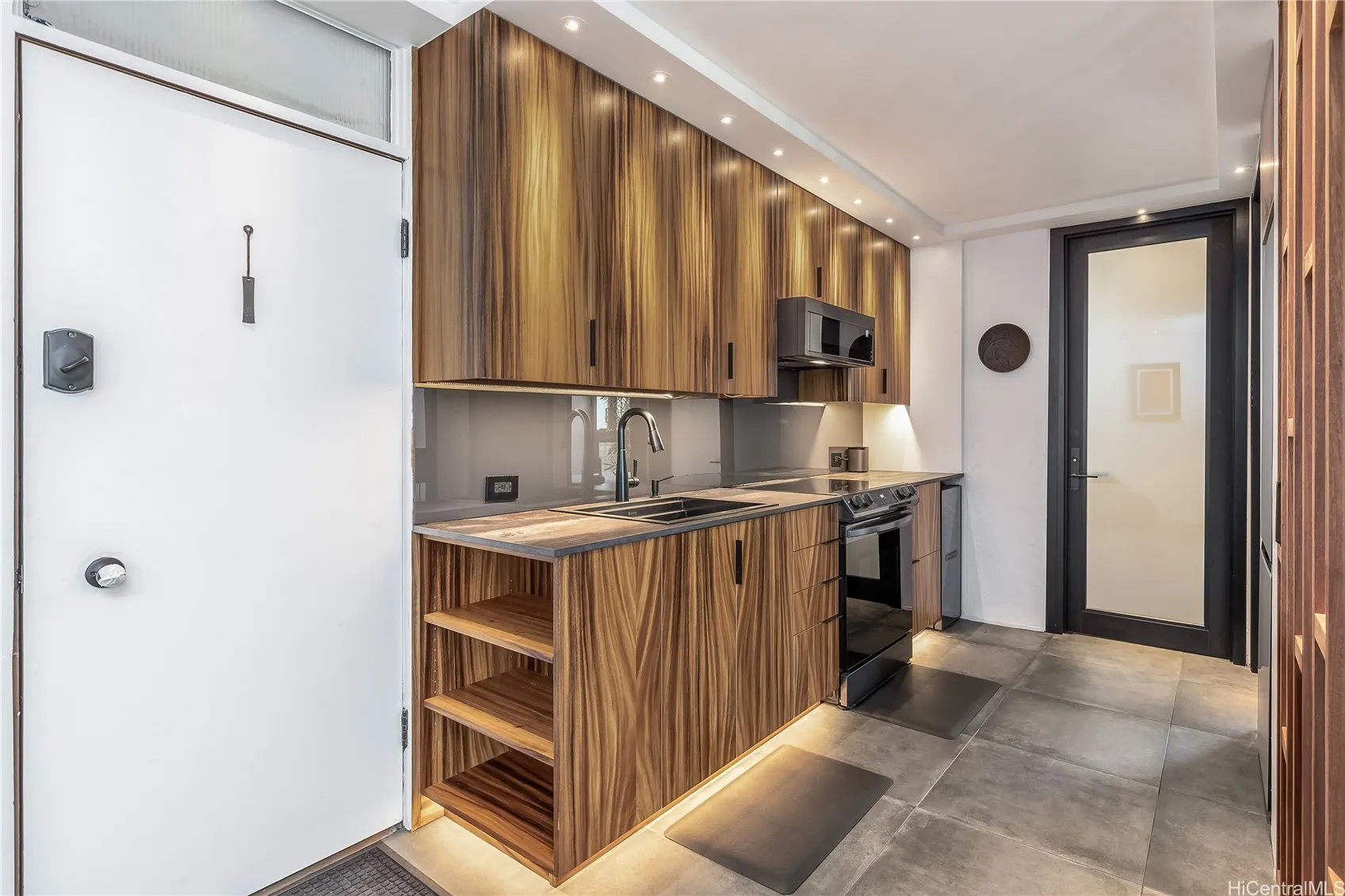 Honolulu, Hawaii 96815, United States, 1 Bedroom Bedrooms, ,1 BathroomBathrooms,Residential,Active,165696