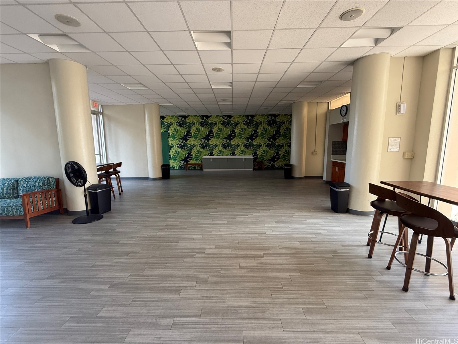 500 University Avenue 1611