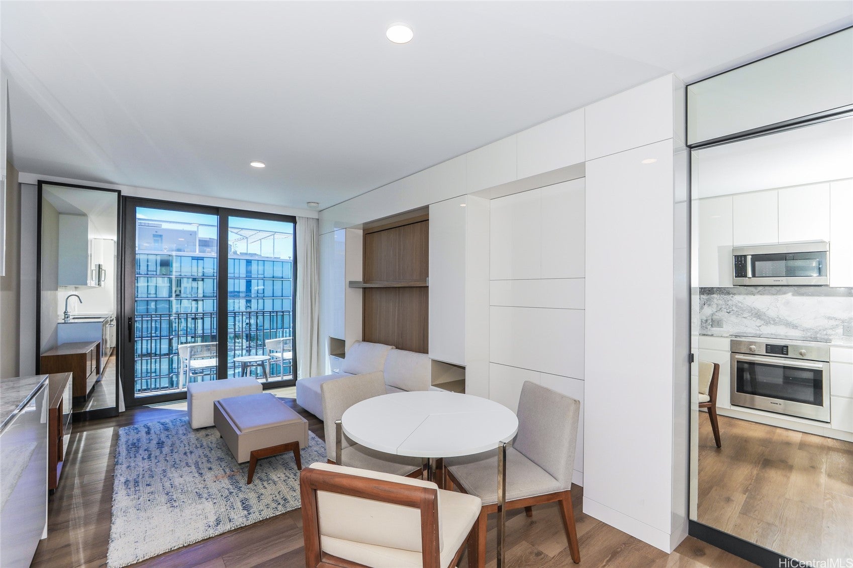 987 Queen Street 4106