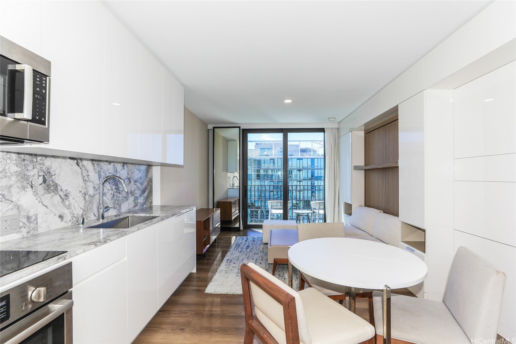 987 Queen Street 4106