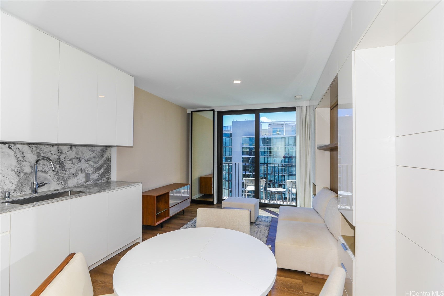 987 Queen Street 4106