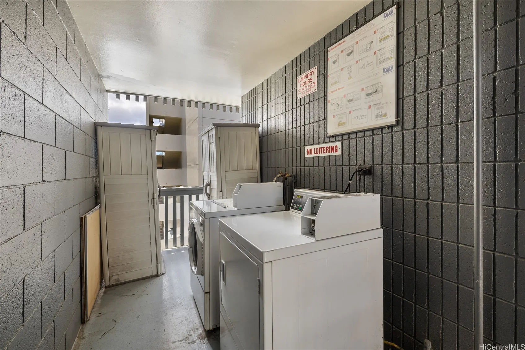 Honolulu, Hawaii 96822, United States, 2 Bedrooms Bedrooms, ,1 BathroomBathrooms,Residential,Active,165645