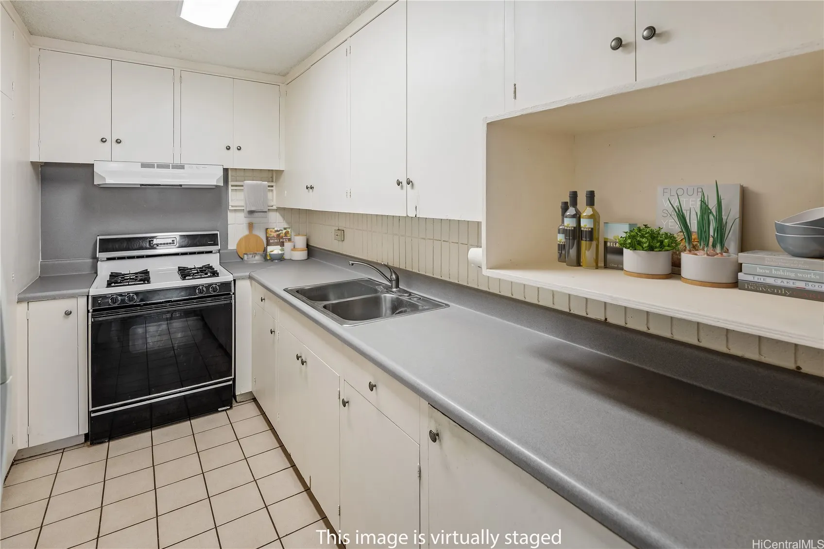 Honolulu, Hawaii 96822, United States, 2 Bedrooms Bedrooms, ,1 BathroomBathrooms,Residential,Active,165645