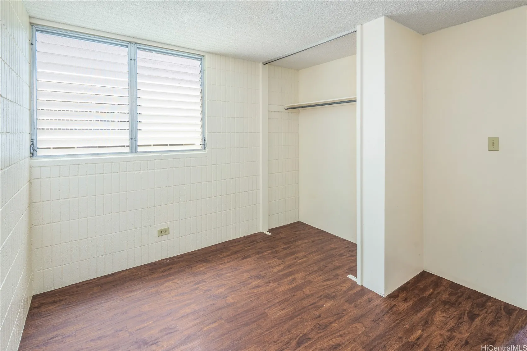 Honolulu, Hawaii 96822, United States, 2 Bedrooms Bedrooms, ,1 BathroomBathrooms,Residential,Active,165645