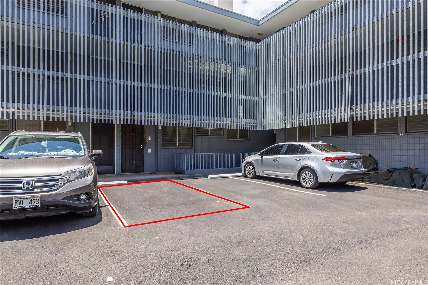 Honolulu, Hawaii 96822, United States, 2 Bedrooms Bedrooms, ,1 BathroomBathrooms,Residential,Active,165645