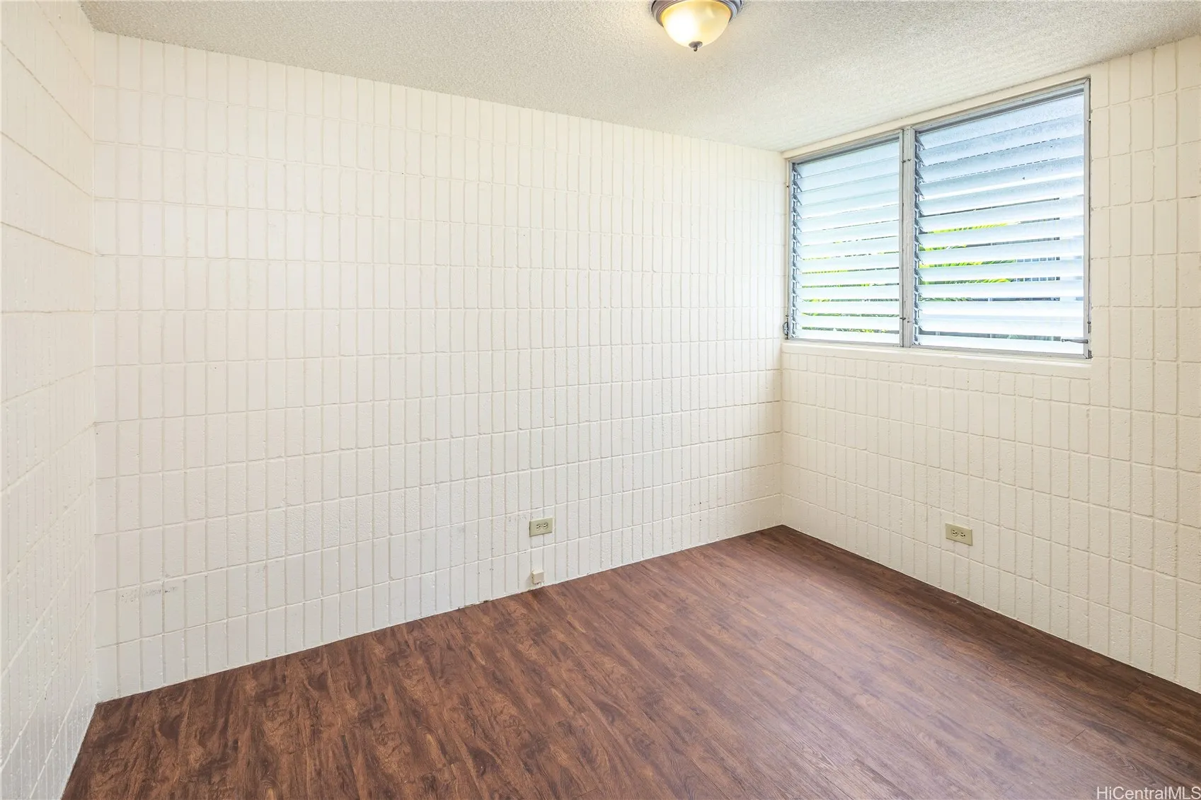 Honolulu, Hawaii 96822, United States, 2 Bedrooms Bedrooms, ,1 BathroomBathrooms,Residential,Active,165645