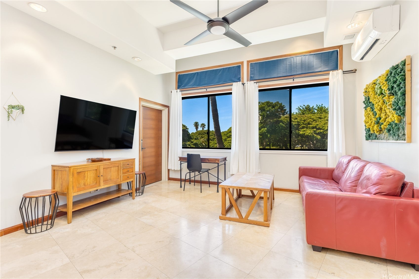 2045 Kalakaua Avenue M300