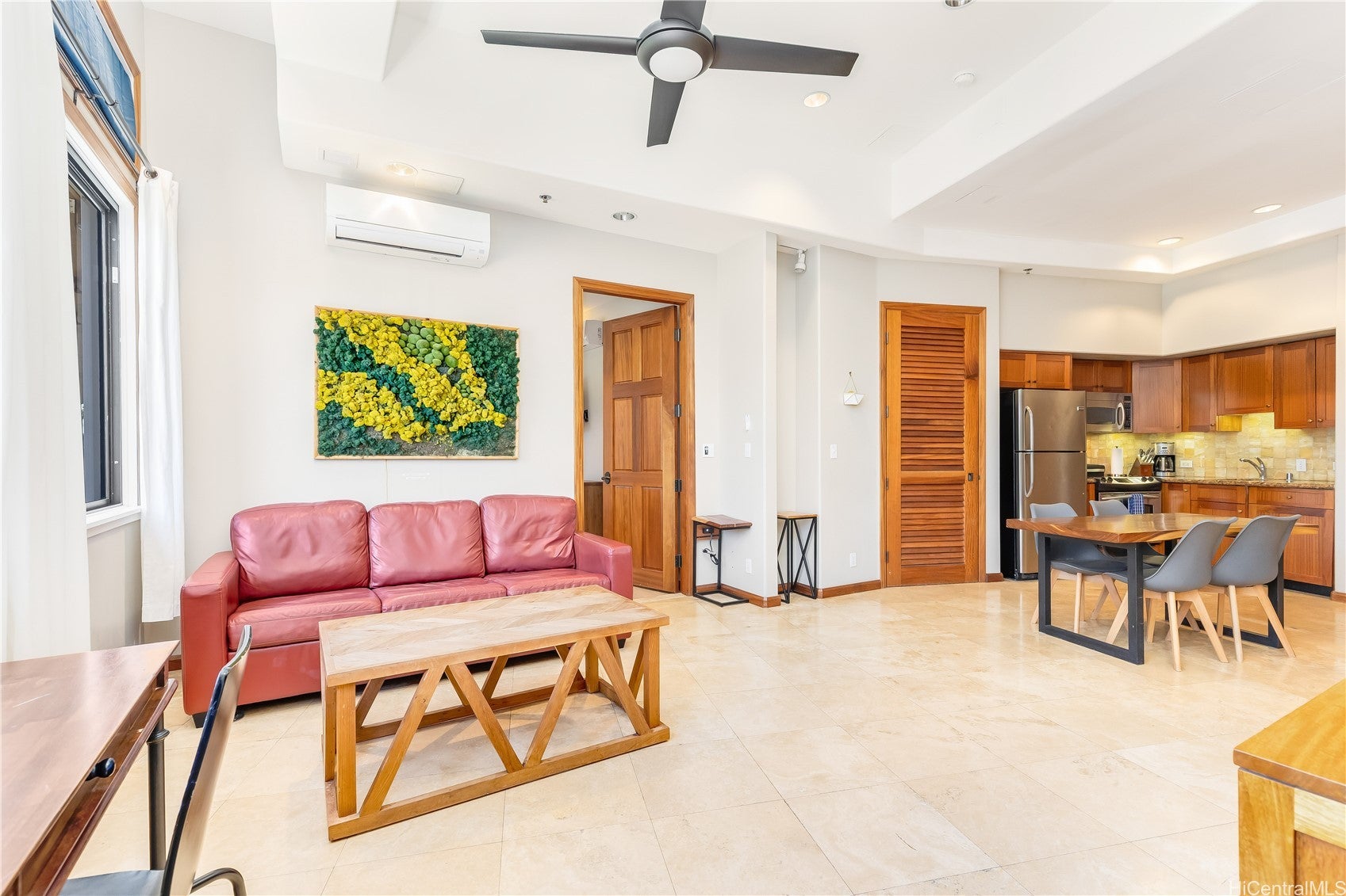 2045 Kalakaua Avenue M300