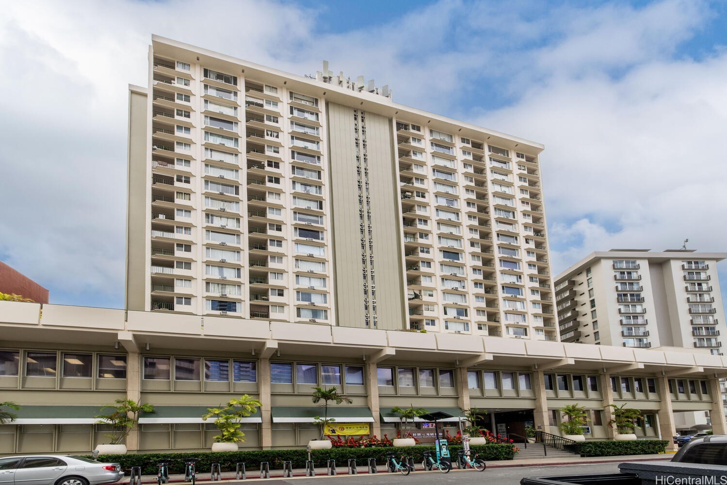 747 Amana Street 404