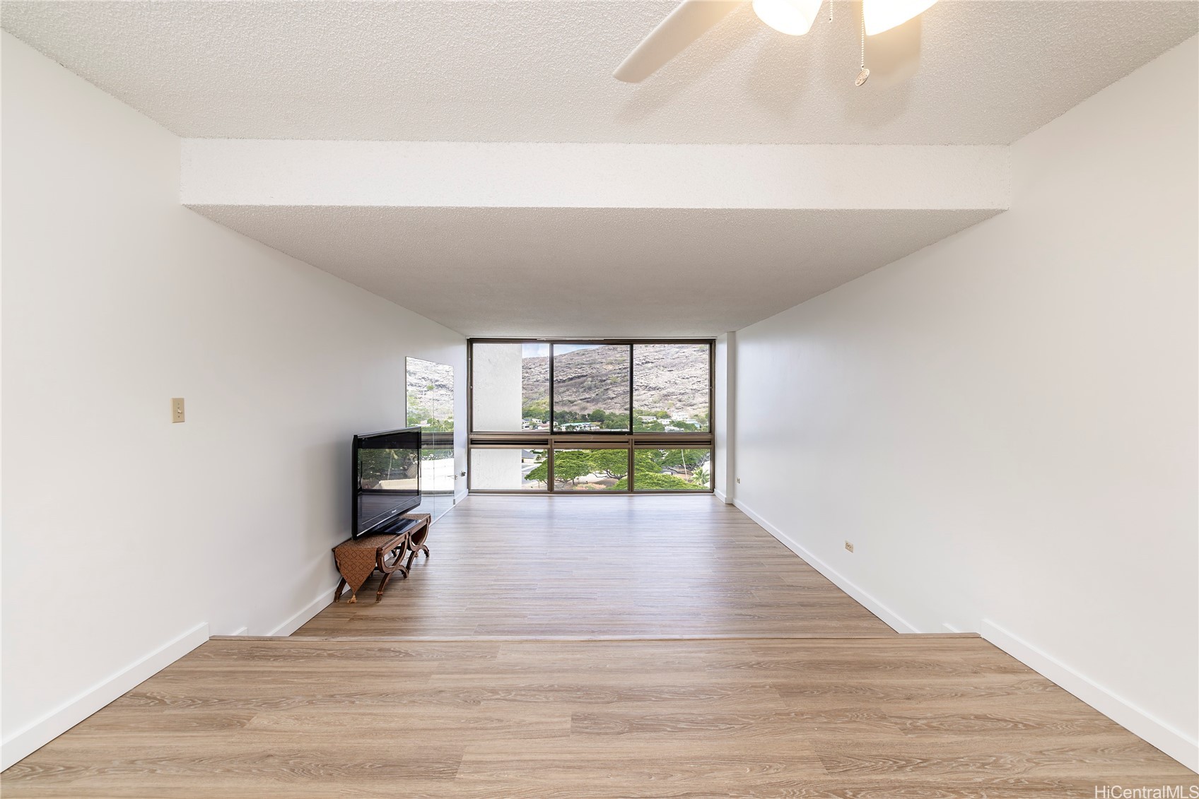 521 Hahaione Street 2-11G