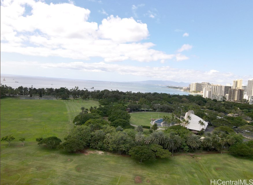 Diamond Head @ Pualei Cir Condominium