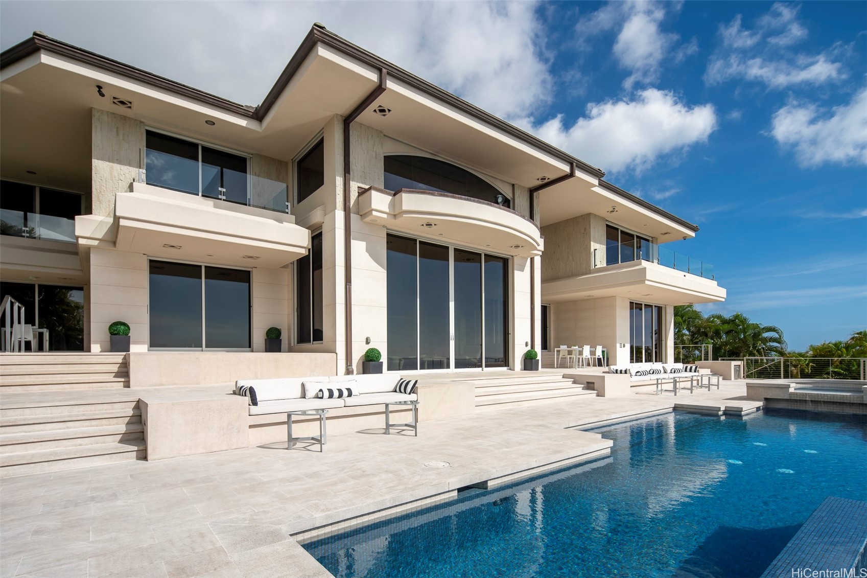 360 Puuikena Drive