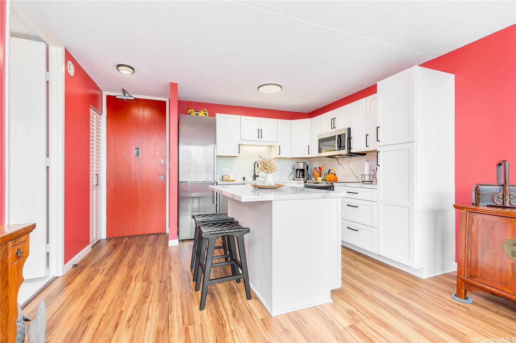 411 Hobron Lane 2202