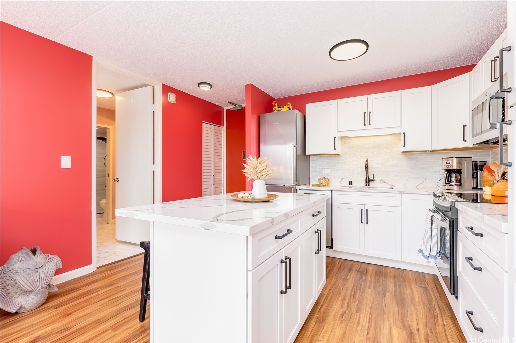 411 Hobron Lane 2202