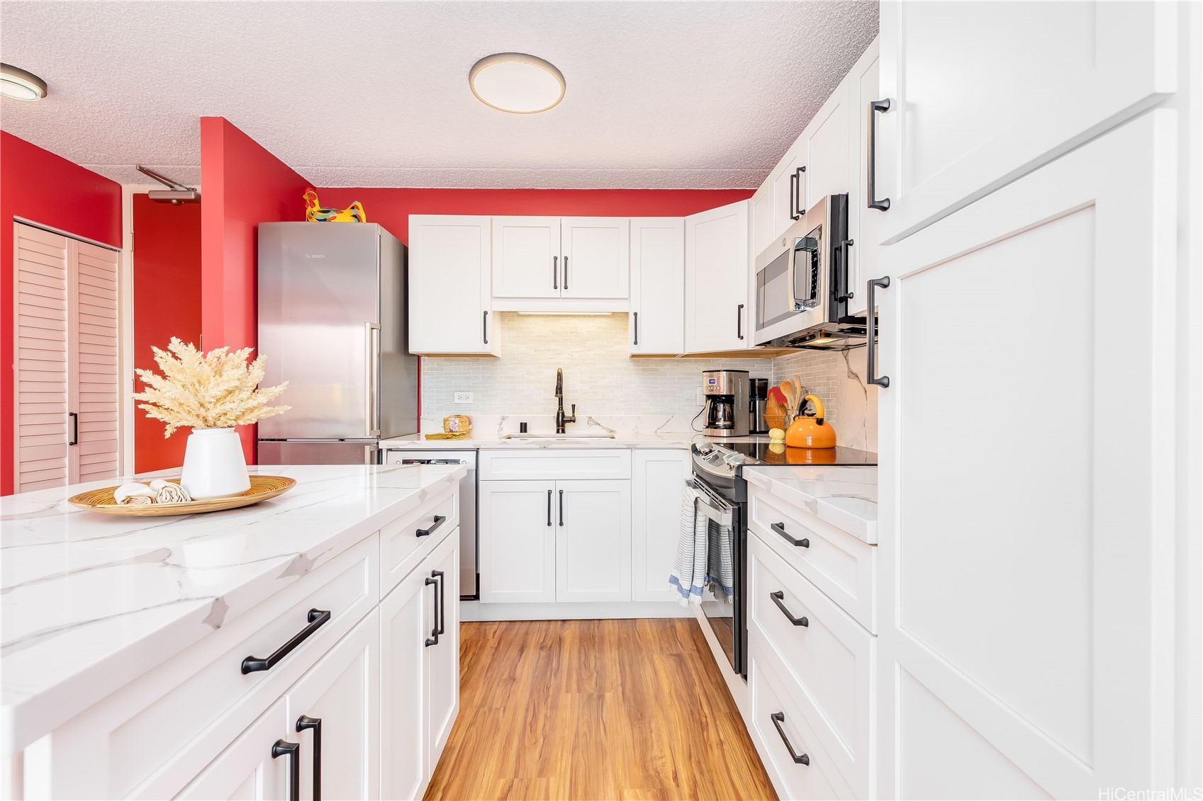 411 Hobron Lane 2202