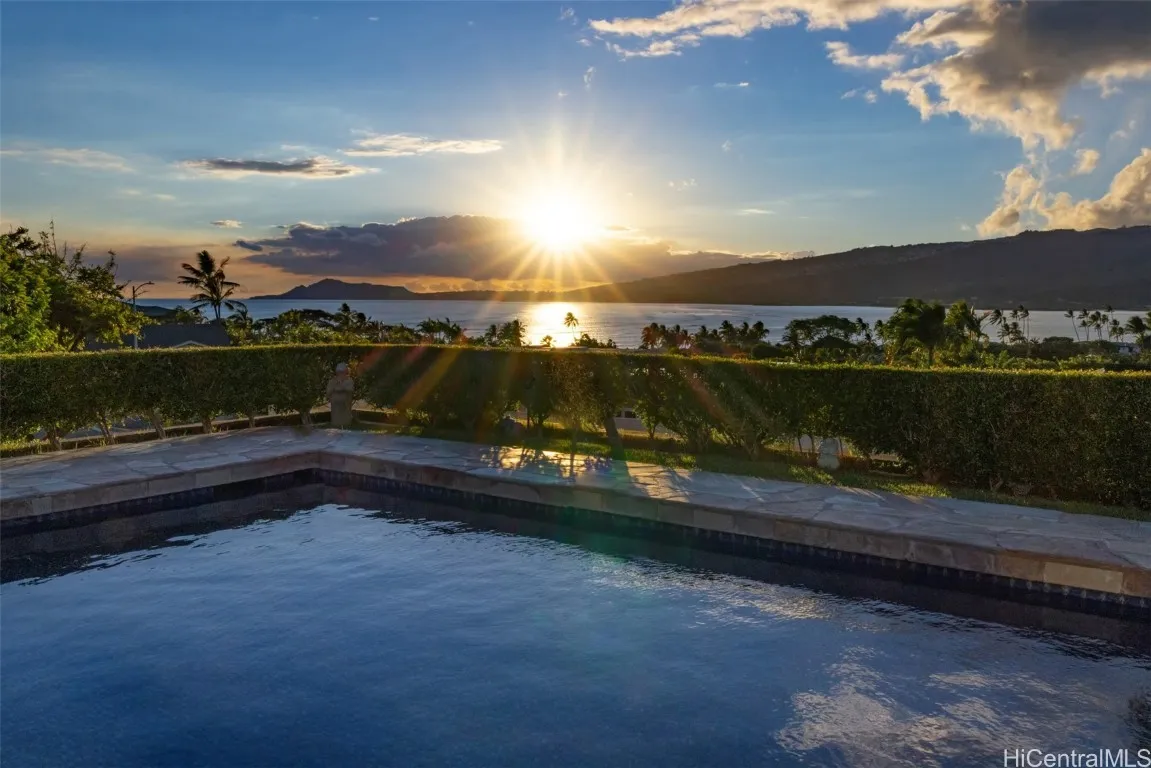 Honolulu, Hawaii 96825, United States, 3 Bedrooms Bedrooms, ,3 BathroomsBathrooms,Residential,Pending,5993