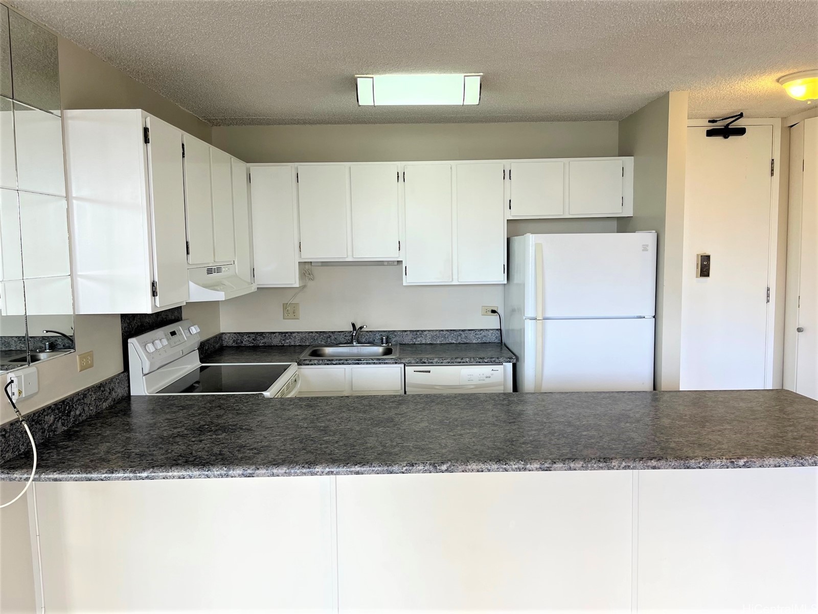 411 Hobron Lane 1012