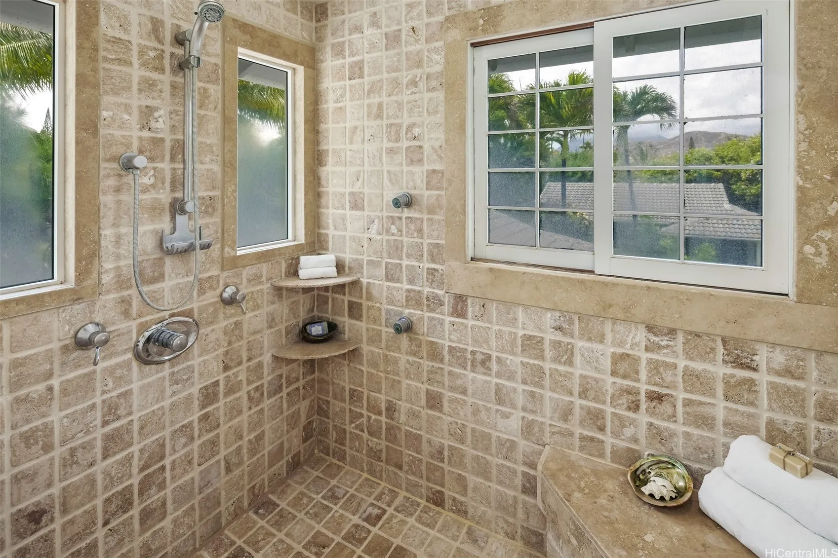 Kailua, Hawaii 96734, United States, 4 Bedrooms Bedrooms, ,3 BathroomsBathrooms,Residential,Active,211018