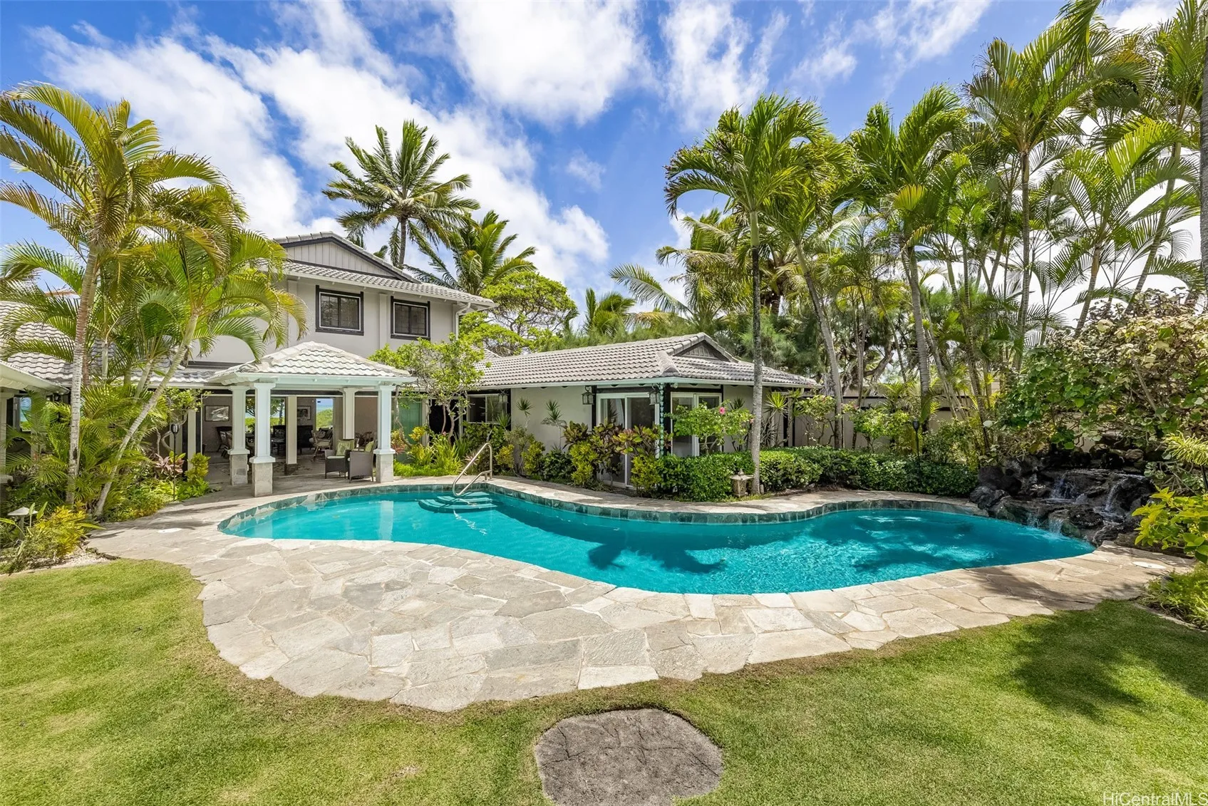 Kailua, Hawaii 96734, United States, 4 Bedrooms Bedrooms, ,3 BathroomsBathrooms,Residential,Active,211018