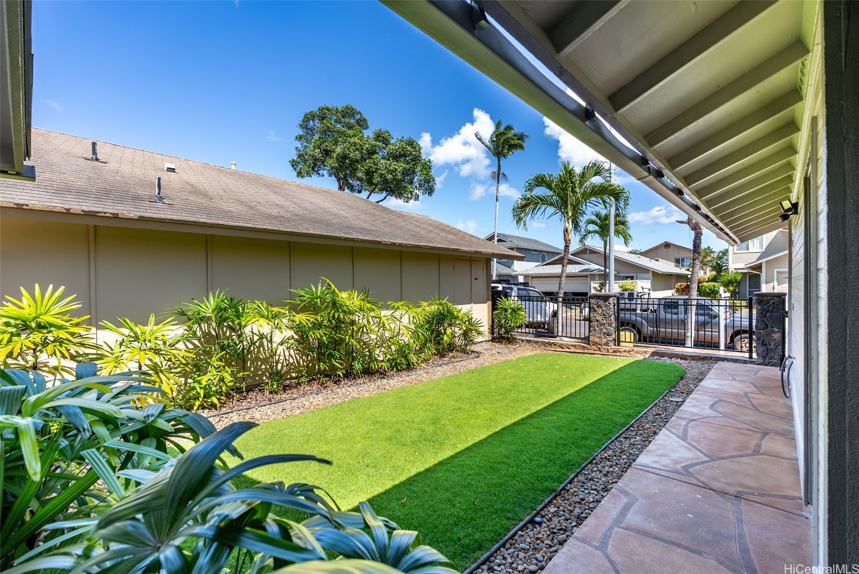 91-1028 Pohahawai Street