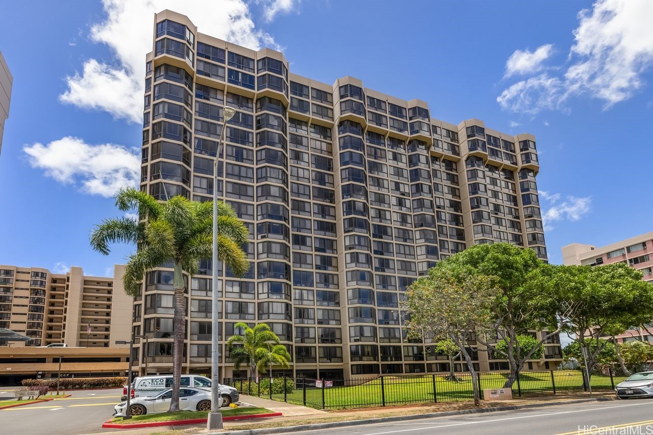 Country Club Plaza Condominium