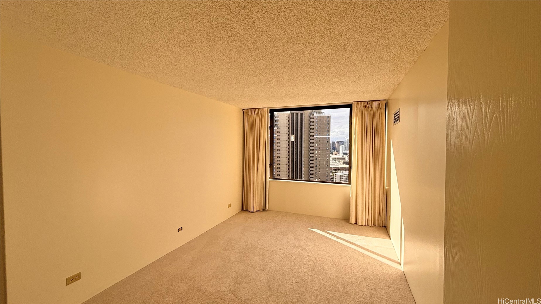 411 Hobron Lane 3208