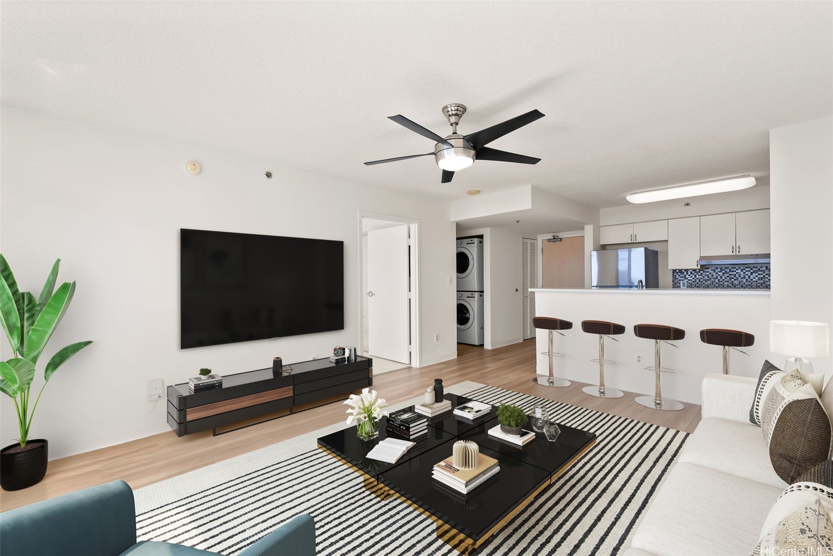 215 N King Street 805