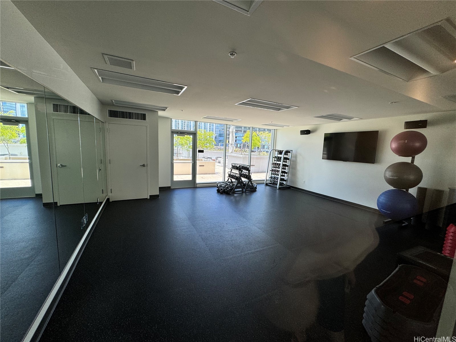 988 Halekauwila Condominium
