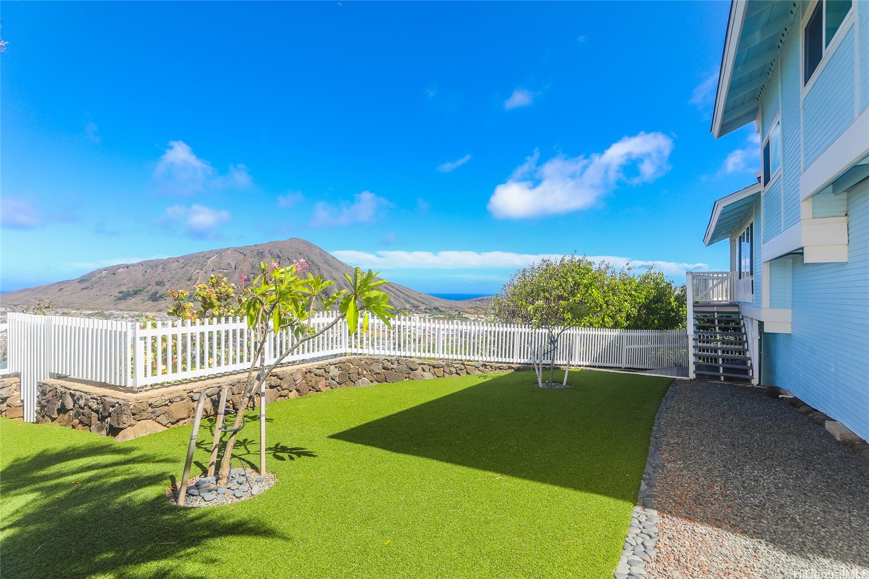 915 Kaluanui Road