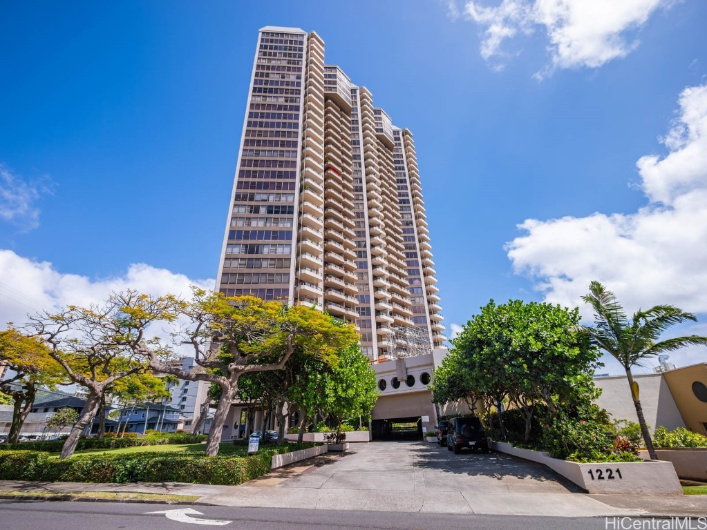 Admiral Thomas Apts Condominium